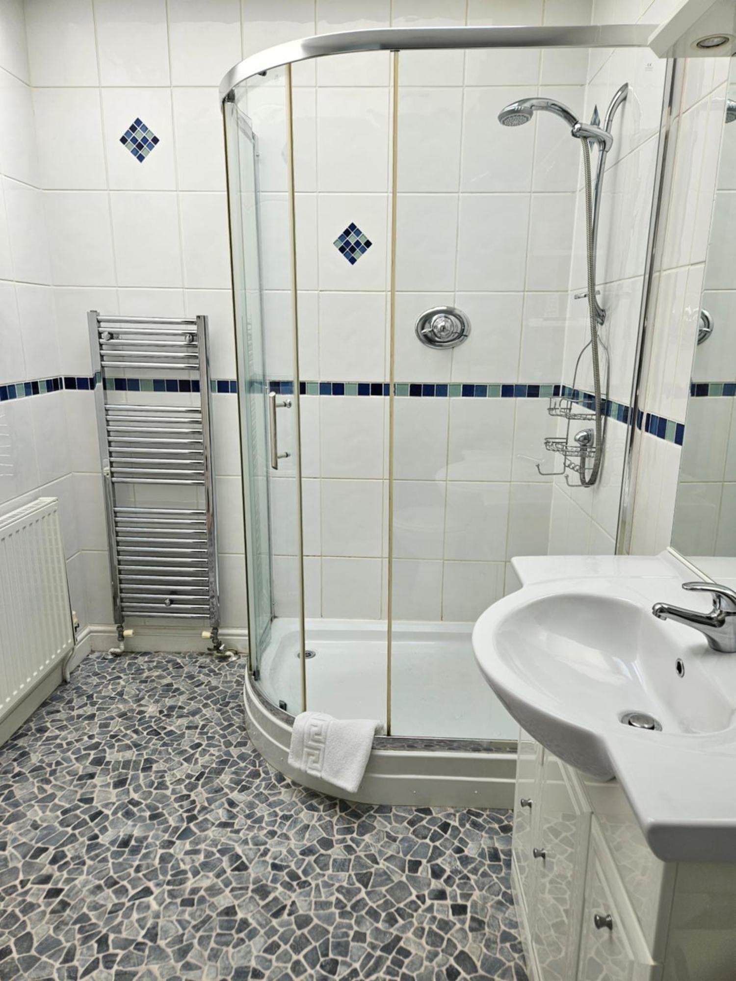 Mandalay Holiday Home Еймсбъри Екстериор снимка