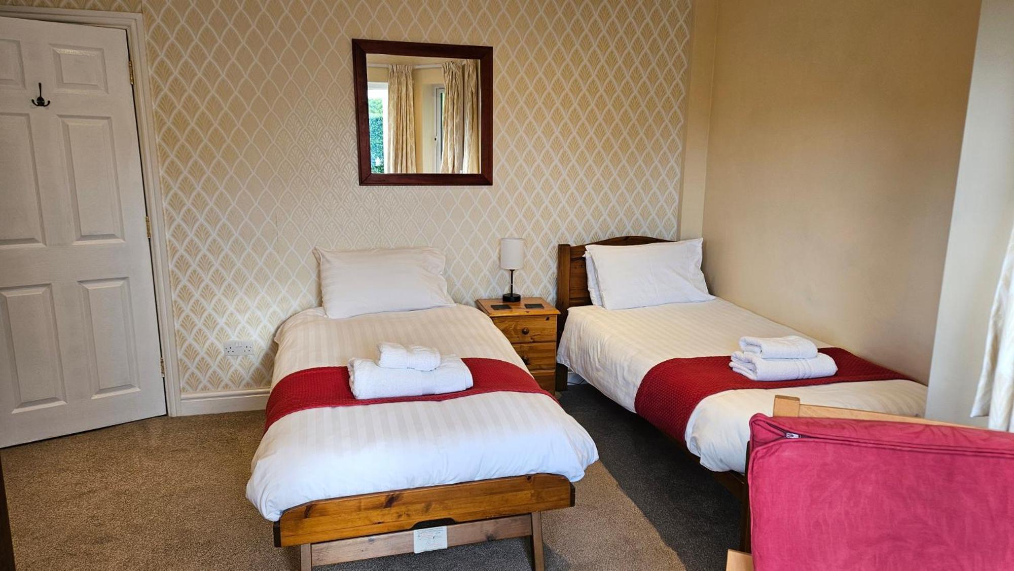 Mandalay Holiday Home Еймсбъри Екстериор снимка